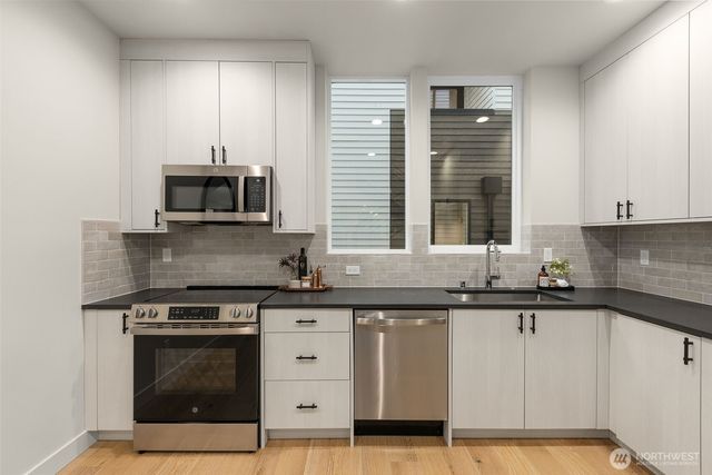 1108 C 34th Avenue, Seattle, WA 98122