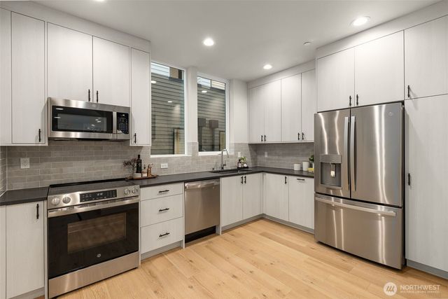 1108 C 34th Avenue, Seattle, WA 98122