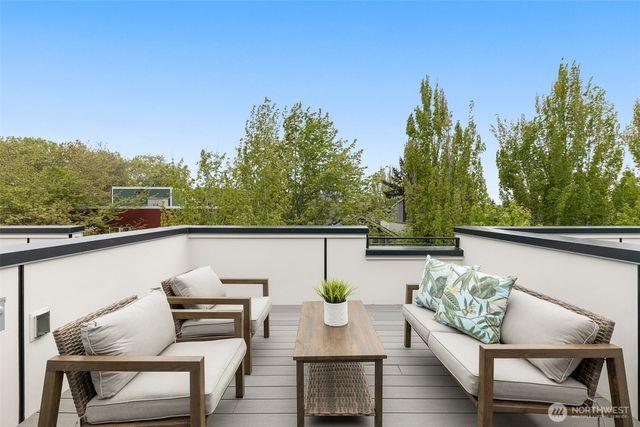 1108 C 34th Avenue, Seattle, WA 98122