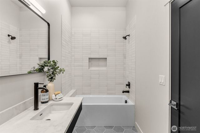 1108 C 34th Avenue, Seattle, WA 98122