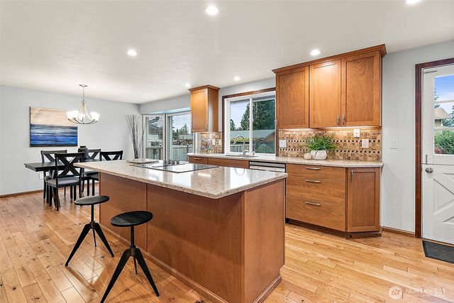 21842 SE 265th Way, Maple Valley, WA 98038