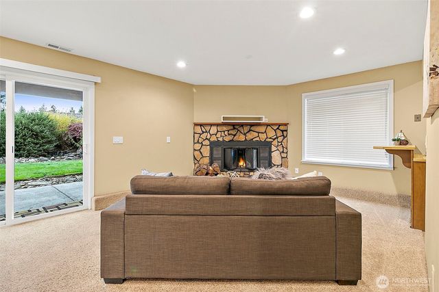 21842 SE 265th Way, Maple Valley, WA 98038