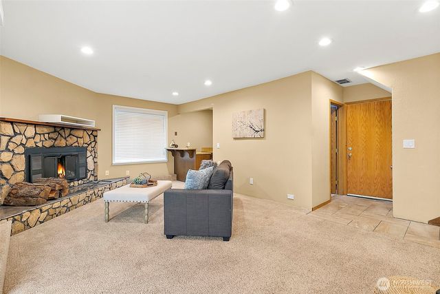 21842 SE 265th Way, Maple Valley, WA 98038