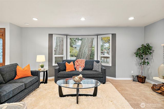 21842 SE 265th Way, Maple Valley, WA 98038