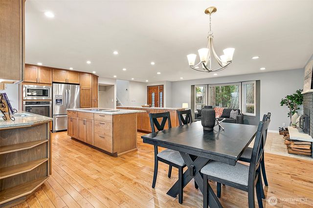 21842 SE 265th Way, Maple Valley, WA 98038