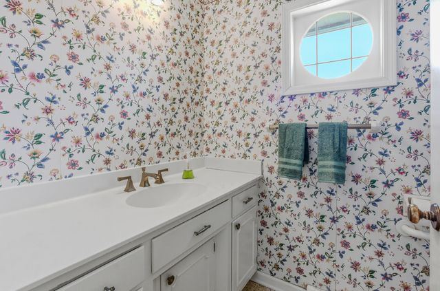 1105 LAKESIDE DR, Columbia, MO 65203
