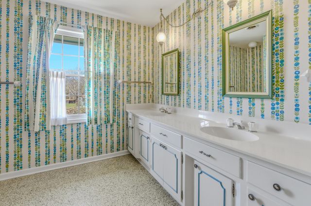 1105 LAKESIDE DR, Columbia, MO 65203