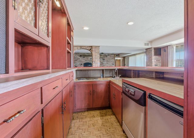 1105 LAKESIDE DR, Columbia, MO 65203