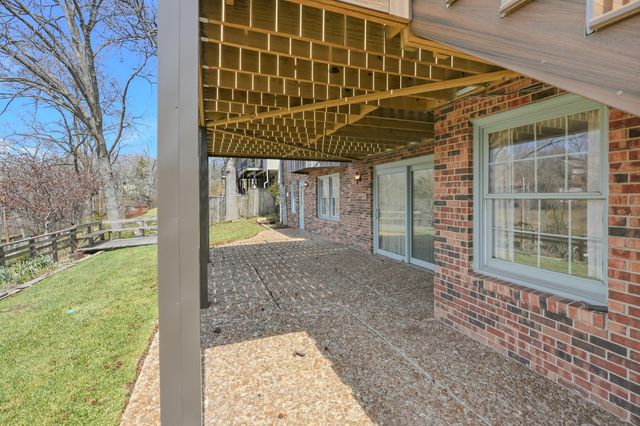 1105 LAKESIDE DR, Columbia, MO 65203