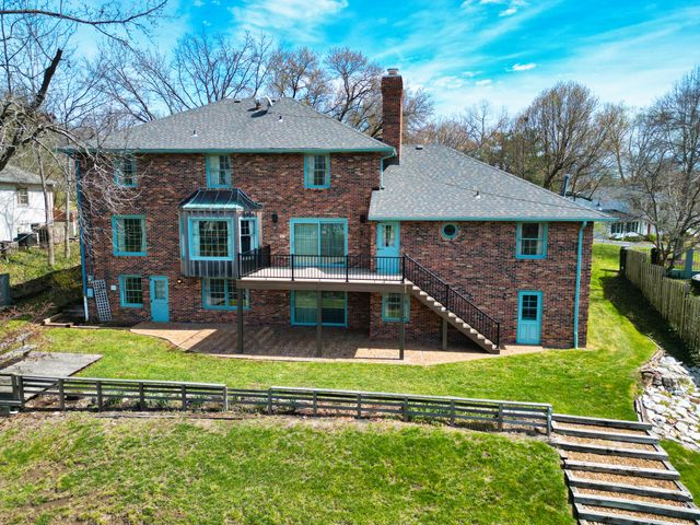 1105 LAKESIDE DR, Columbia, MO 65203