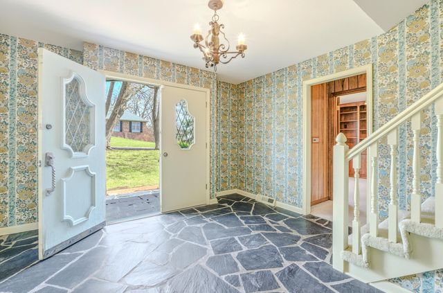 1105 LAKESIDE DR, Columbia, MO 65203