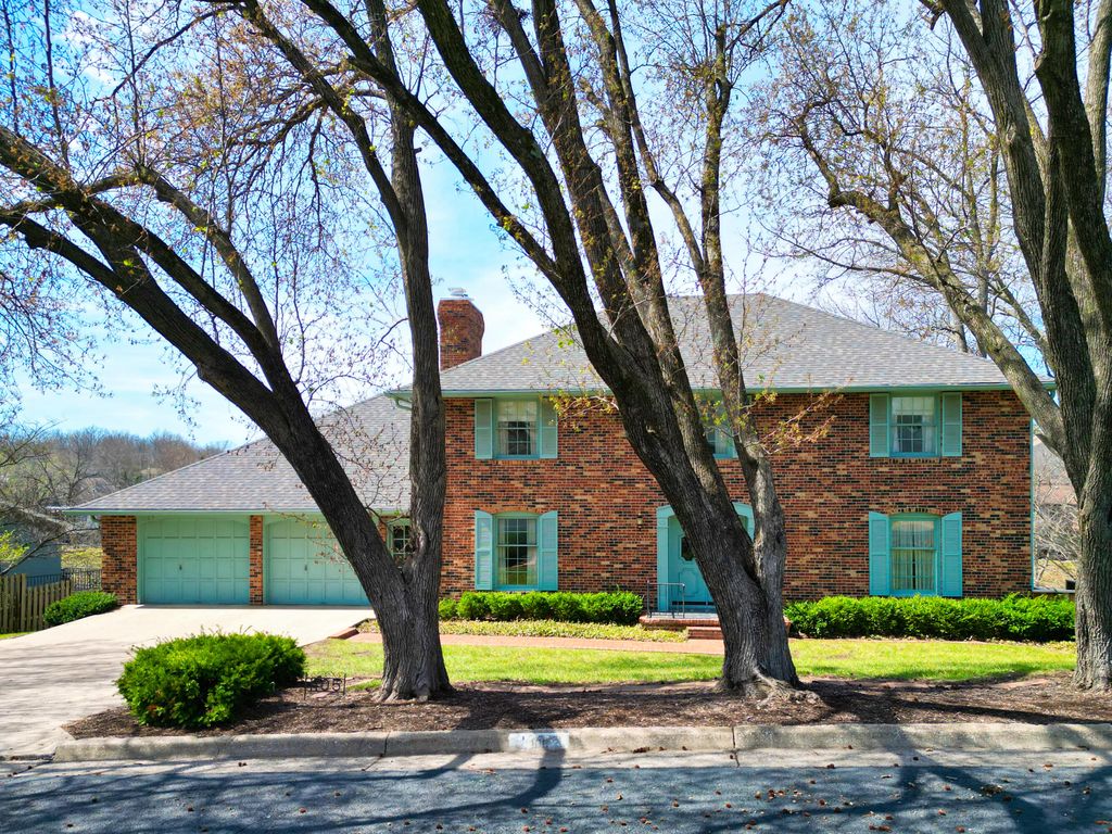 1105 LAKESIDE DR, Columbia, MO 65203
