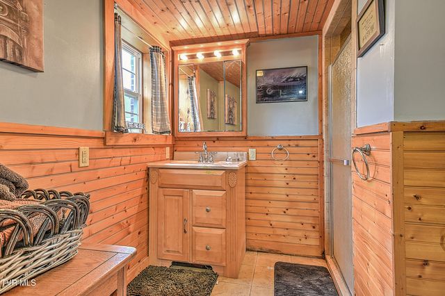15813 Black Hollow Road, Abingdon, VA 24210