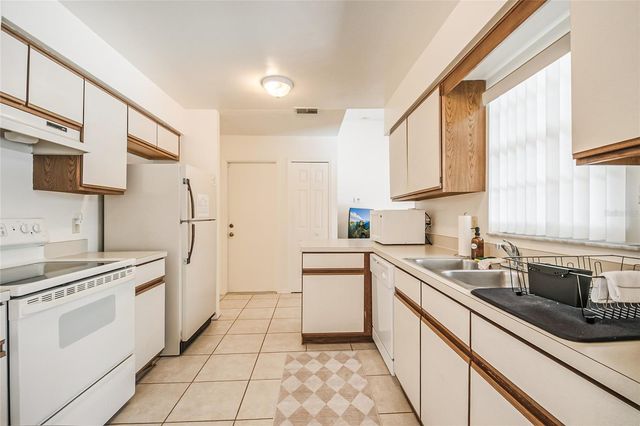 607 TAMARIN LANE, Kissimmee, FL 34759