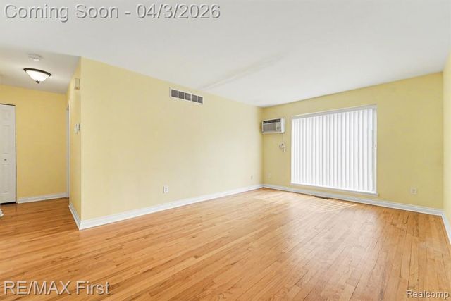 925 Laprairie Street 117, Ferndale, MI 48220