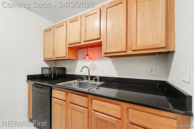 925 Laprairie Street 117, Ferndale, MI 48220