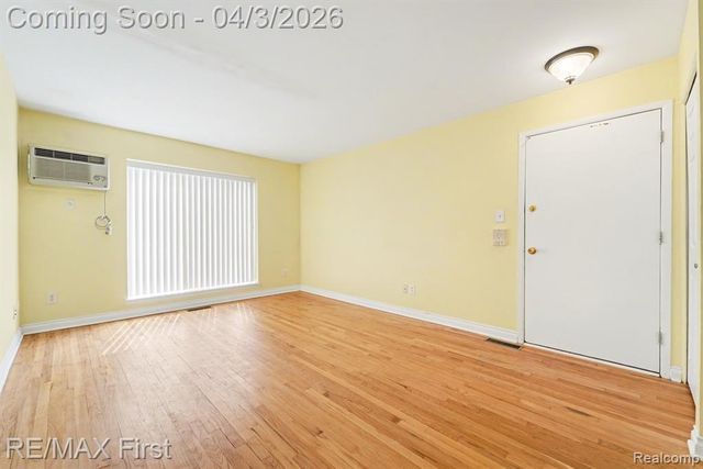 925 Laprairie Street 117, Ferndale, MI 48220