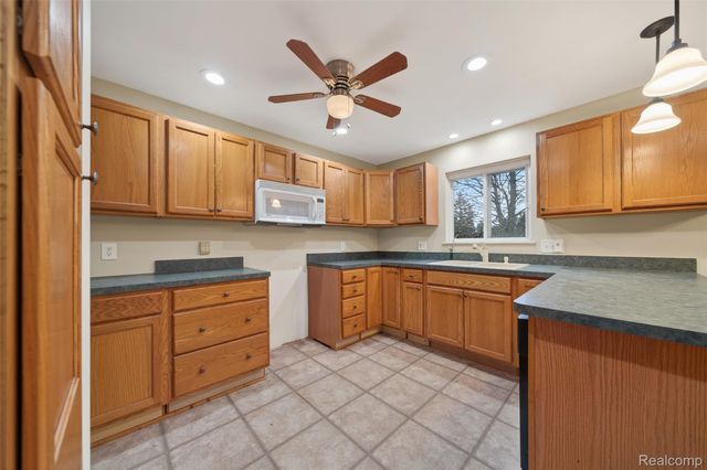 45145 9 Mile Road, Novi, MI 48167