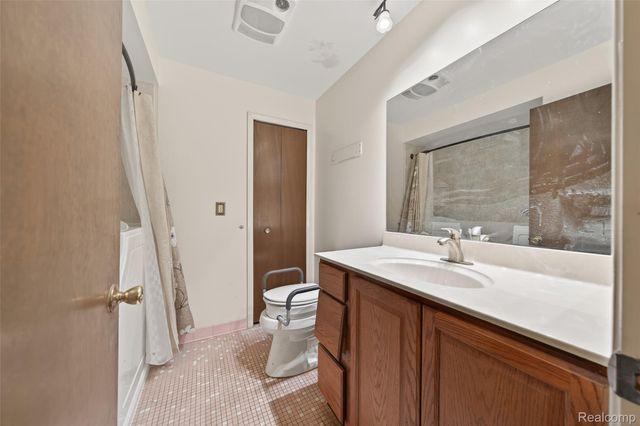 45145 9 Mile Road, Novi, MI 48167