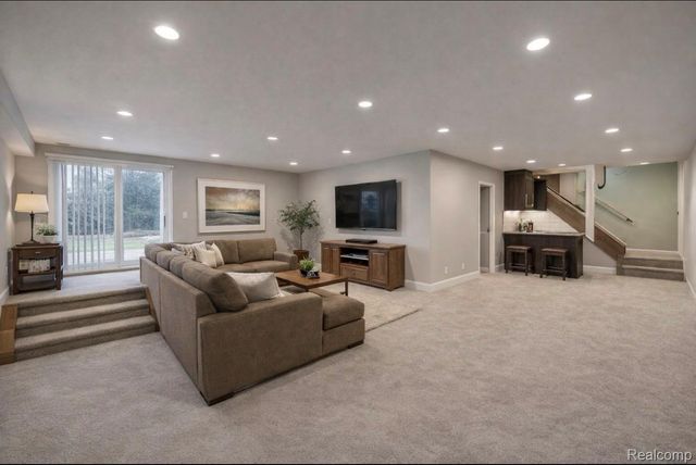 45145 9 Mile Road, Novi, MI 48167