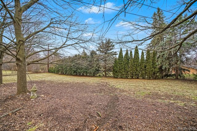 45145 9 Mile Road, Novi, MI 48167