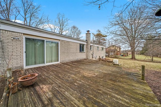 45145 9 Mile Road, Novi, MI 48167