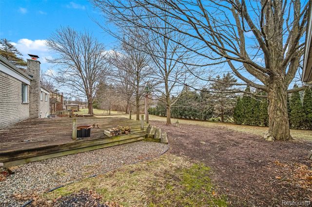 45145 9 Mile Road, Novi, MI 48167