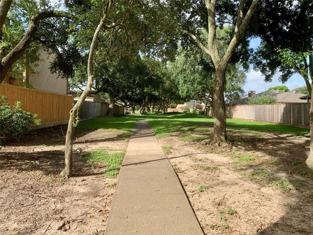 16630 Neumann Drive, Houston, TX 77058
