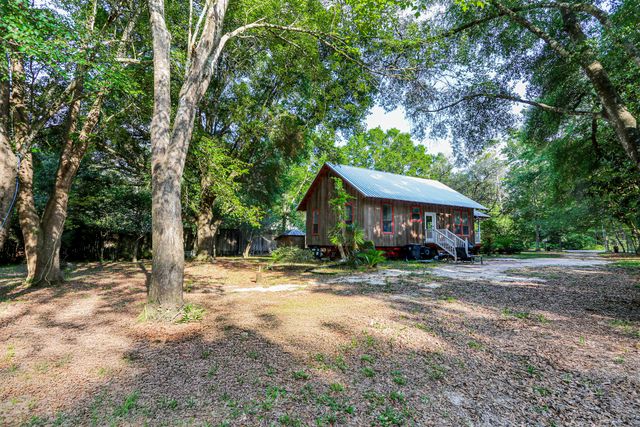 30 Creekside Waterview Place, Freeport, FL 32439