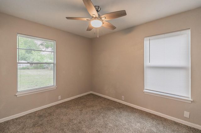 203 E 11th Street, Kaufman, TX 75142