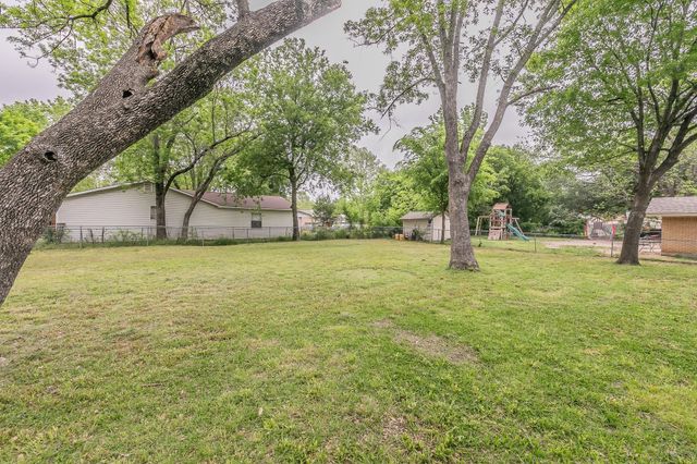 203 E 11th Street, Kaufman, TX 75142