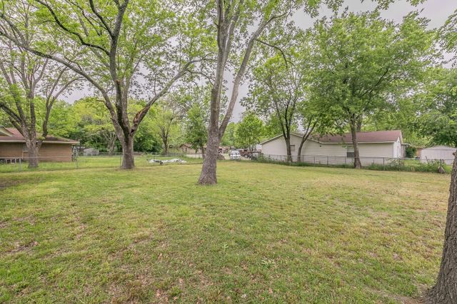 203 E 11th Street, Kaufman, TX 75142