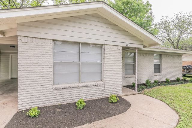 203 E 11th Street, Kaufman, TX 75142