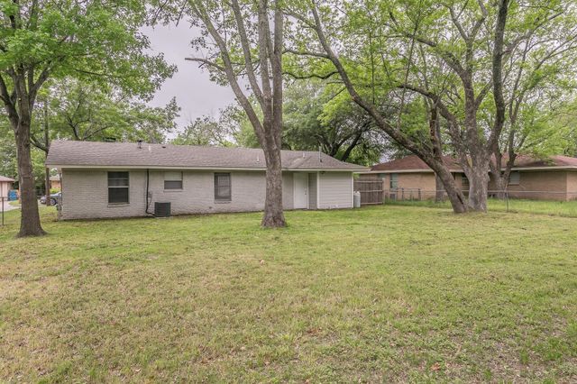 203 E 11th Street, Kaufman, TX 75142