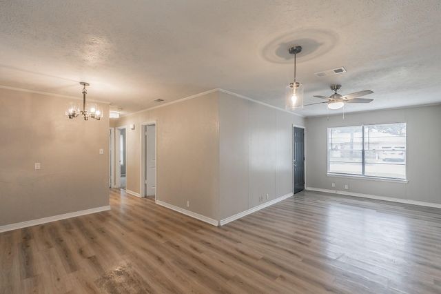 203 E 11th Street, Kaufman, TX 75142