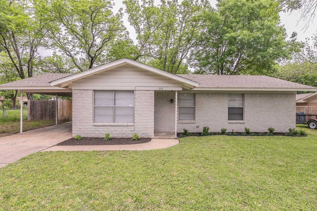 203 E 11th Street, Kaufman, TX 75142
