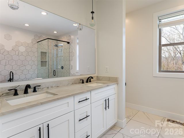 1031 Hillside Ridge Road, Candler, NC 28715