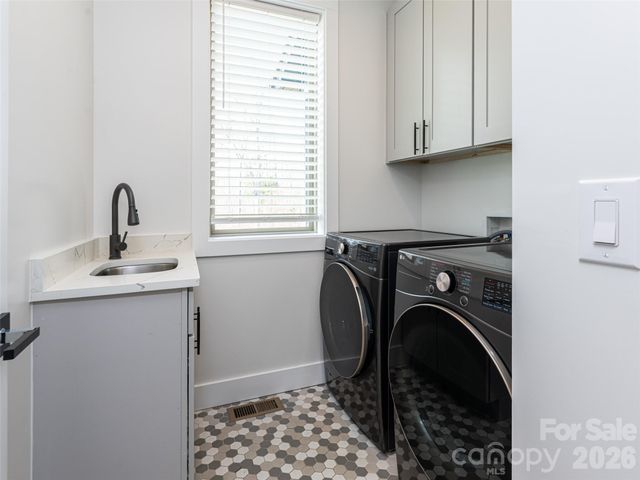 1031 Hillside Ridge Road, Candler, NC 28715