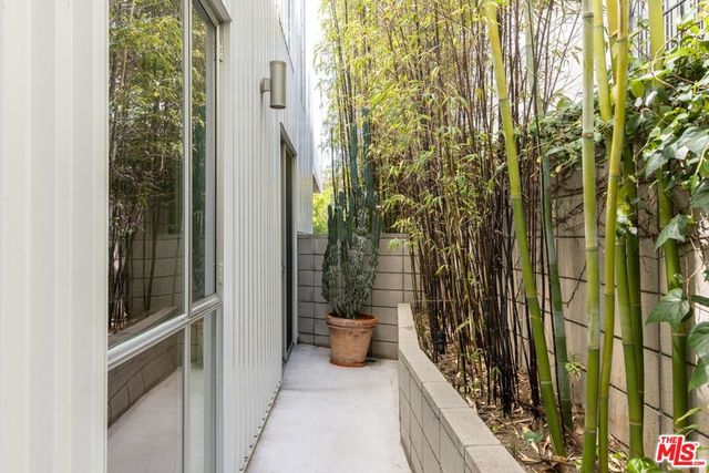 749 S Cloverdale Avenue 102, Los Angeles, CA 90036