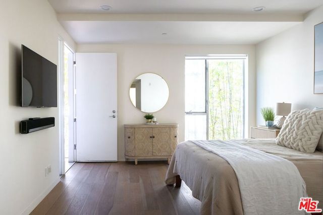 749 S Cloverdale Avenue 102, Los Angeles, CA 90036