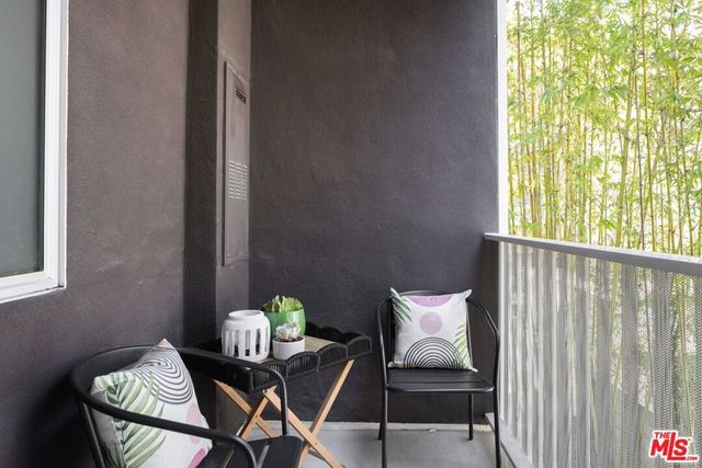 749 S Cloverdale Avenue 102, Los Angeles, CA 90036