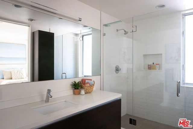 749 S Cloverdale Avenue 102, Los Angeles, CA 90036