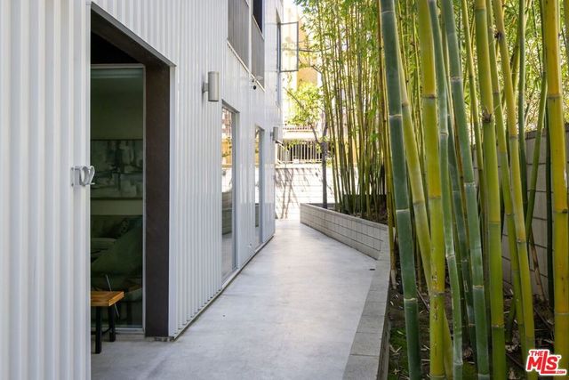 749 S Cloverdale Avenue 102, Los Angeles, CA 90036