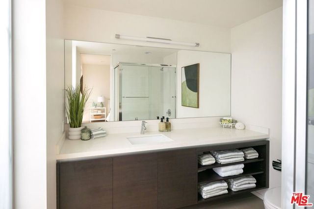 749 S Cloverdale Avenue 102, Los Angeles, CA 90036