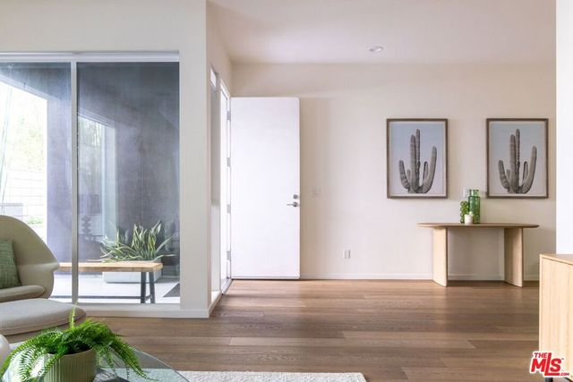 749 S Cloverdale Avenue 102, Los Angeles, CA 90036