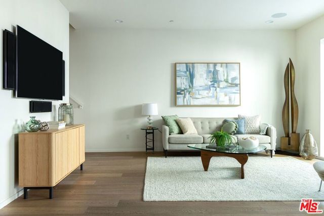 749 S Cloverdale Avenue 102, Los Angeles, CA 90036