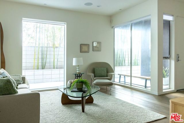 749 S Cloverdale Avenue 102, Los Angeles, CA 90036