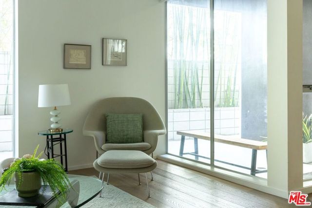 749 S Cloverdale Avenue 102, Los Angeles, CA 90036