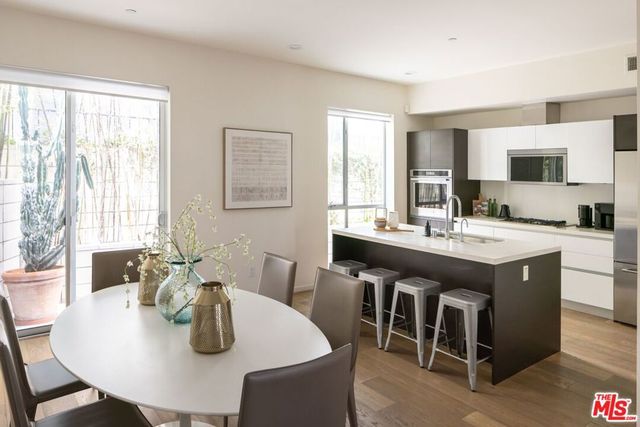 749 S Cloverdale Avenue 102, Los Angeles, CA 90036