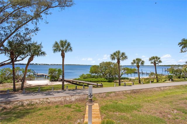5216 13TH, Palmetto, FL 34221